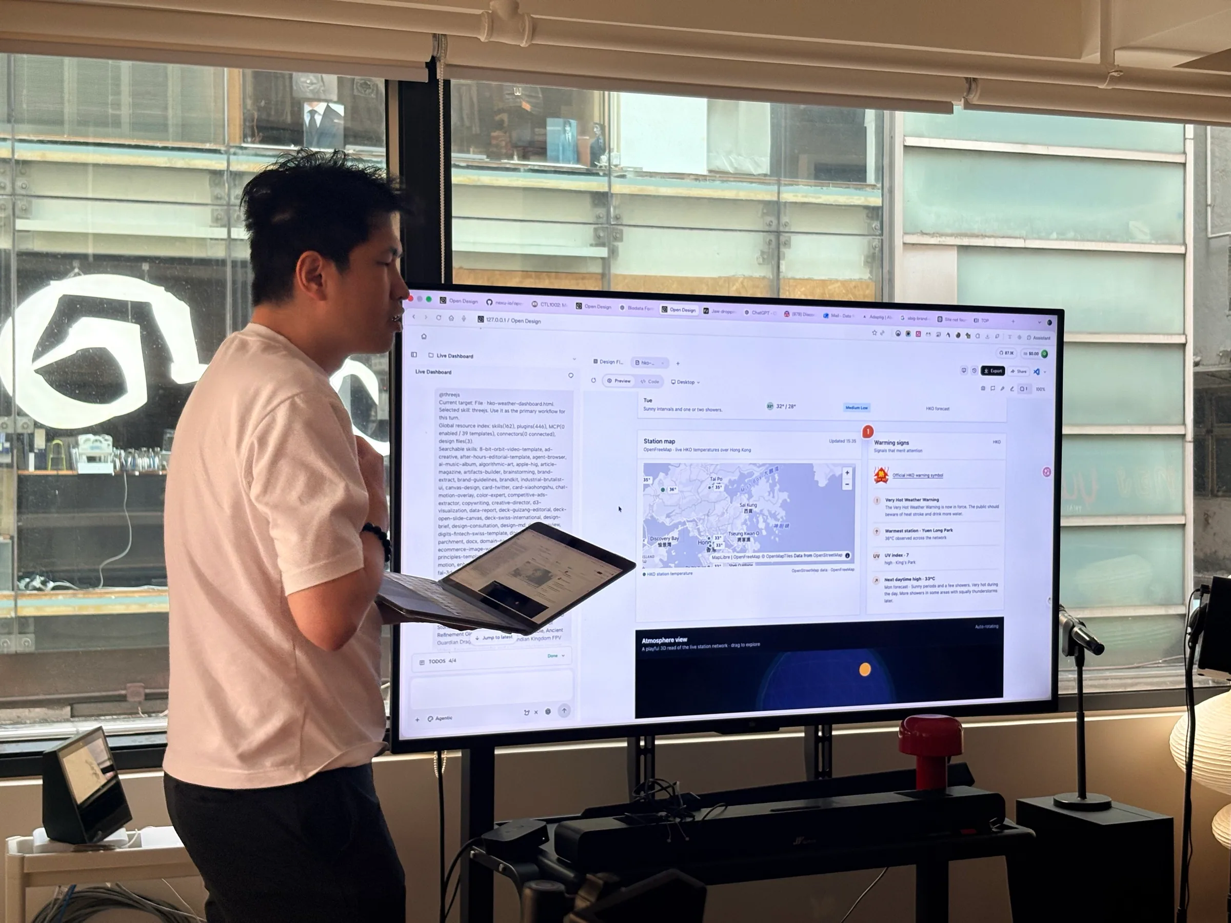 Un tableau de bord météo en direct de Hong Kong créé avec OpenDesign et des API de données publiques.